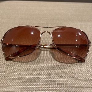 Rose gold frame oakley sunglass